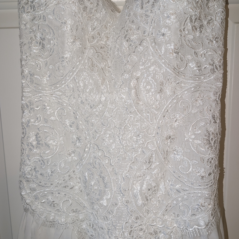 Stunning Ivory Lace Bridal Gown